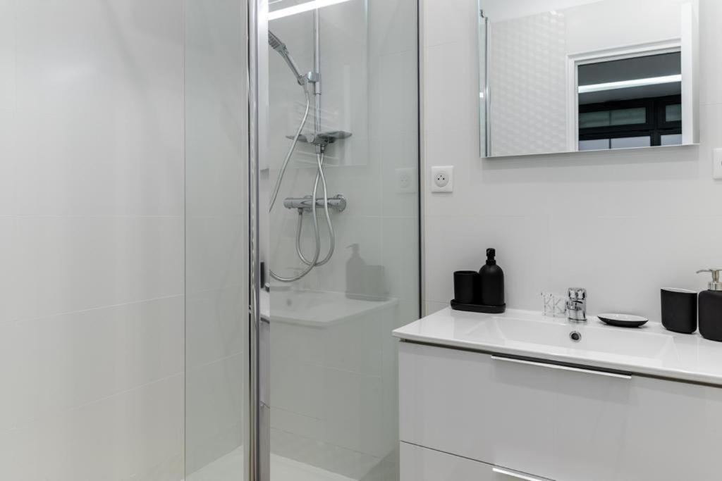 Hsh Batignolles Sauffroy Charming Apartment 8P Париж Экстерьер фото