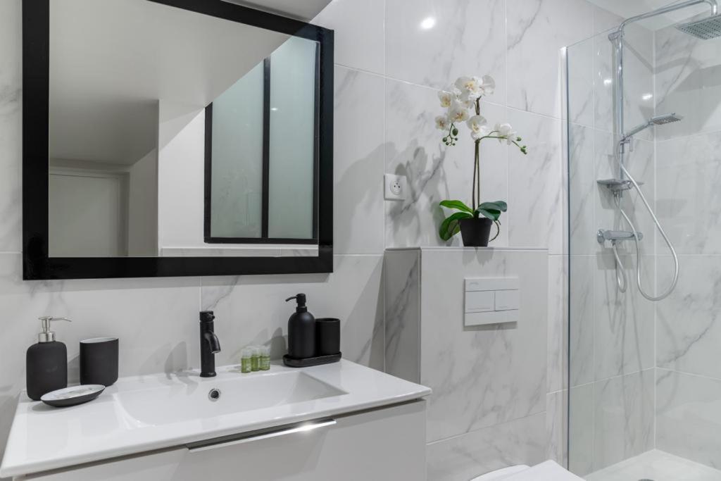 Hsh Batignolles Sauffroy Charming Apartment 8P Париж Экстерьер фото